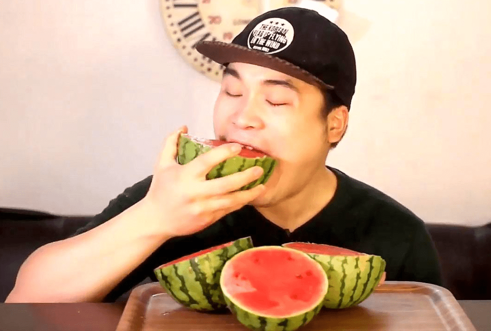 学生拿西瓜皮到食堂打饭 学生拿西瓜皮到食堂打饭怎么办