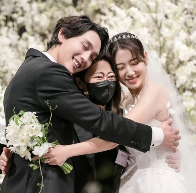 朴信惠崔泰俊婚礼现场曝光 朴信惠崔泰俊关系