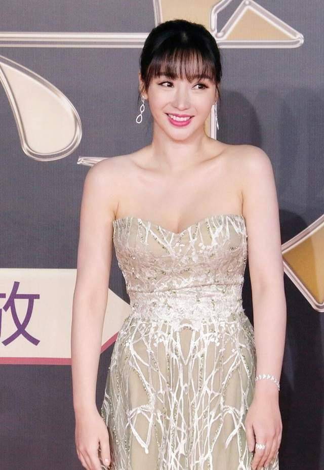 柳岩近照身材五短 柳岩近照2019 