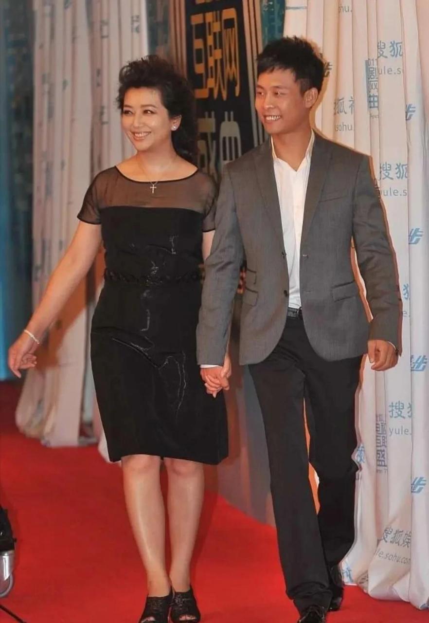 江珊和张博的成婚照 江珊和张博什么时候结的婚 江珊和张博的成婚照 江珊和张博什么时候结的婚