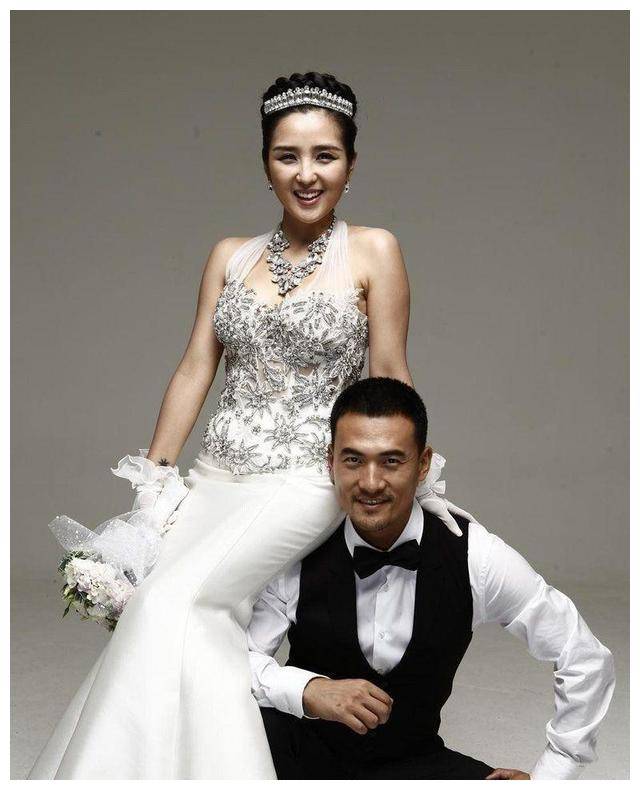 何洁释小龙成婚 何洁释小龙怎么认识的 何洁释小龙成婚 何洁释小龙怎么认识的