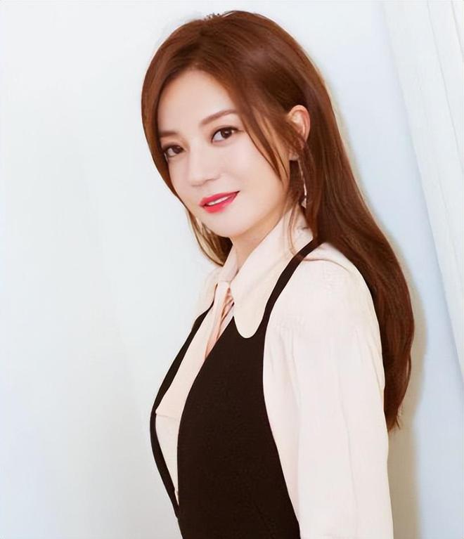 赵薇谈演员整容 赵薇谈演员门槛变低一番话 赵薇谈演员整容 赵薇谈演员门槛变低一番话