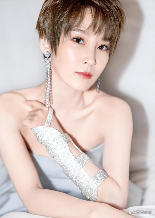 谢楠的第一任丈夫是谁 谢楠的第一任丈夫是谁图片 谢楠的第一任丈夫是谁 谢楠的第一任丈夫是谁图片