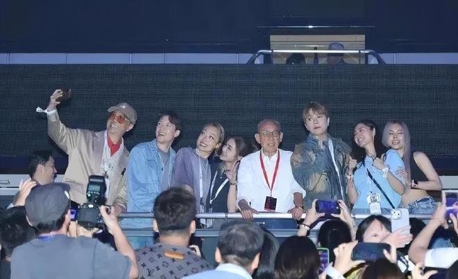 容祖儿杨受成 你百度一下,杨受成和容祖儿母女,那才叫出色 容祖儿杨受成 你百度一下,杨受成和容祖儿母女,那才叫出色