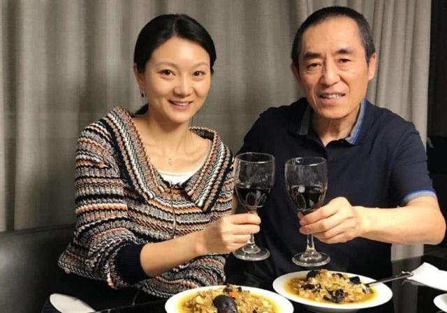 张艺谋妻子首度回应急售豪宅 张艺谋妻子晒全家福 张艺谋妻子首度回应急售豪宅 张艺谋妻子晒全家福