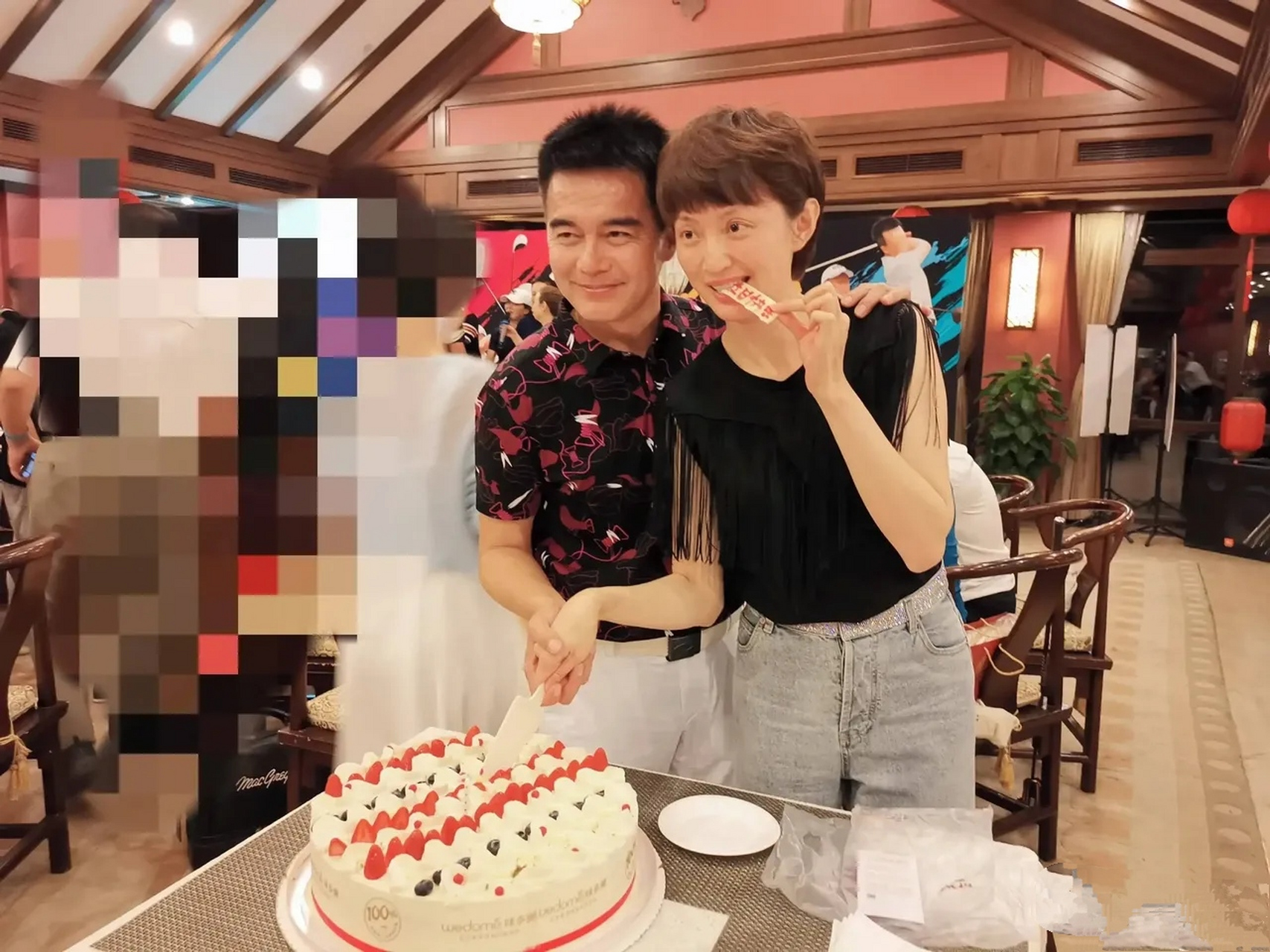 许亚军的四个妻子 许亚军的妻子是哪位 许亚军的四个妻子 许亚军的妻子是哪位