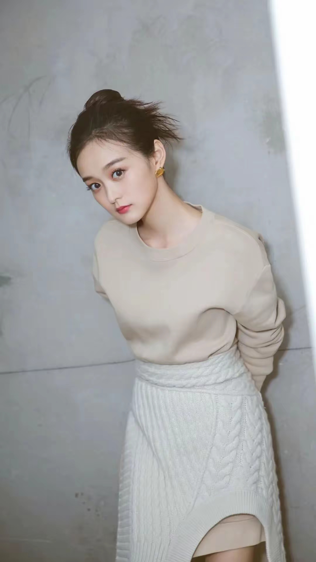 何泓姗恋上电竞教练?本人回应的简单介绍