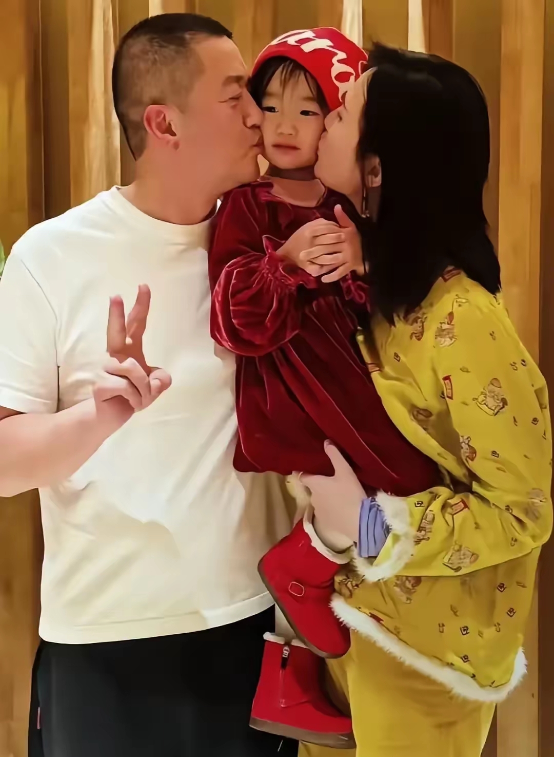 王菲和李亚鹏仳离 王菲和李亚鹏几年 王菲和李亚鹏仳离 王菲和李亚鹏几年