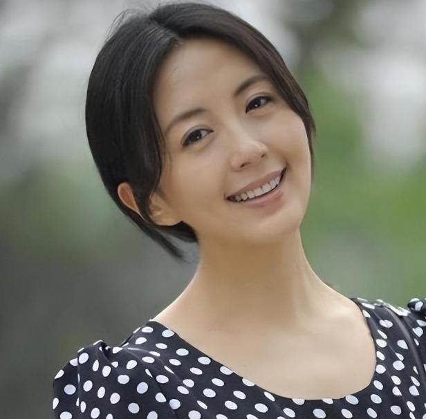 演员宋林静 于和伟一家三口照片