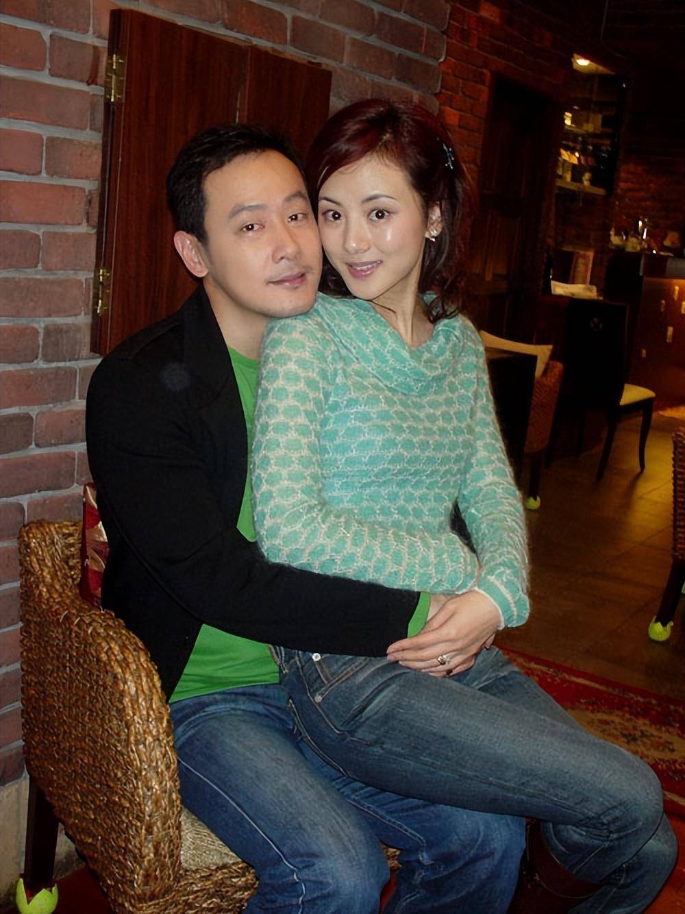 朱泳腾老婆 朱泳腾一家四口人照片