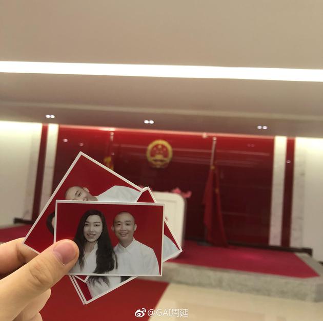 杜淳晒成婚证颁布发表成婚 恭喜!杜淳发文官宣成婚 晒成婚证超幸福 杜淳晒成婚证颁布发表成婚 恭喜!杜淳发文官宣成婚 晒成婚证超幸福
