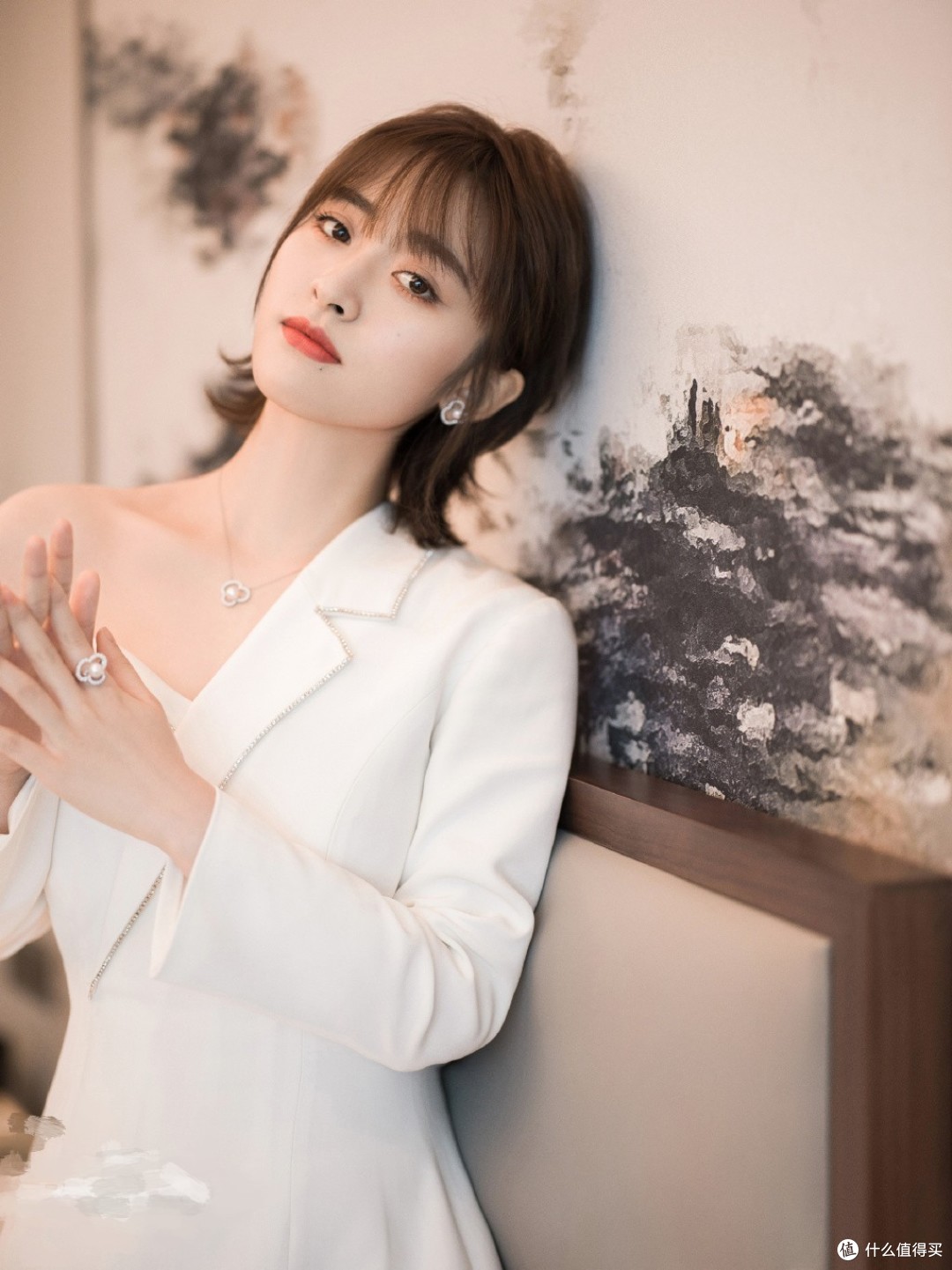24岁沈月恋情疑曝光 沈月是谁的女儿 24岁沈月恋情疑曝光 沈月是谁的女儿