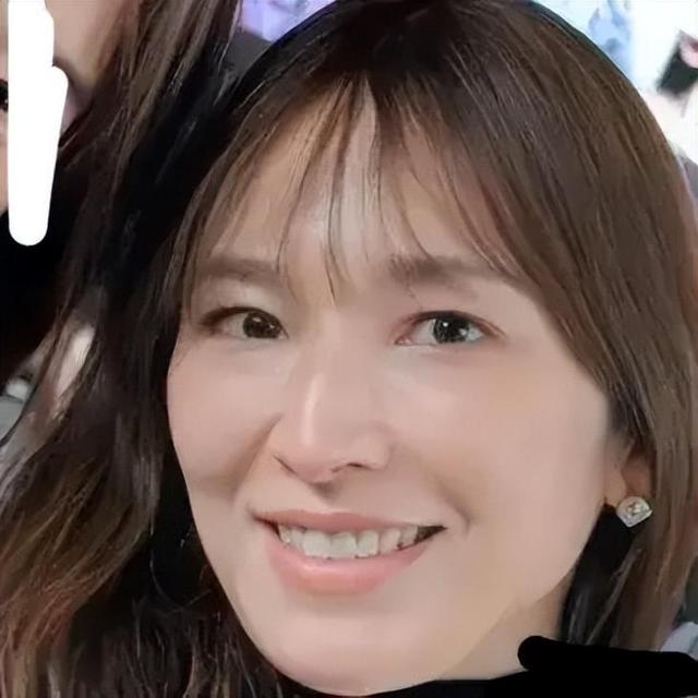 吴佩慈晒照庆43岁生日 吴佩慈个人简历照片