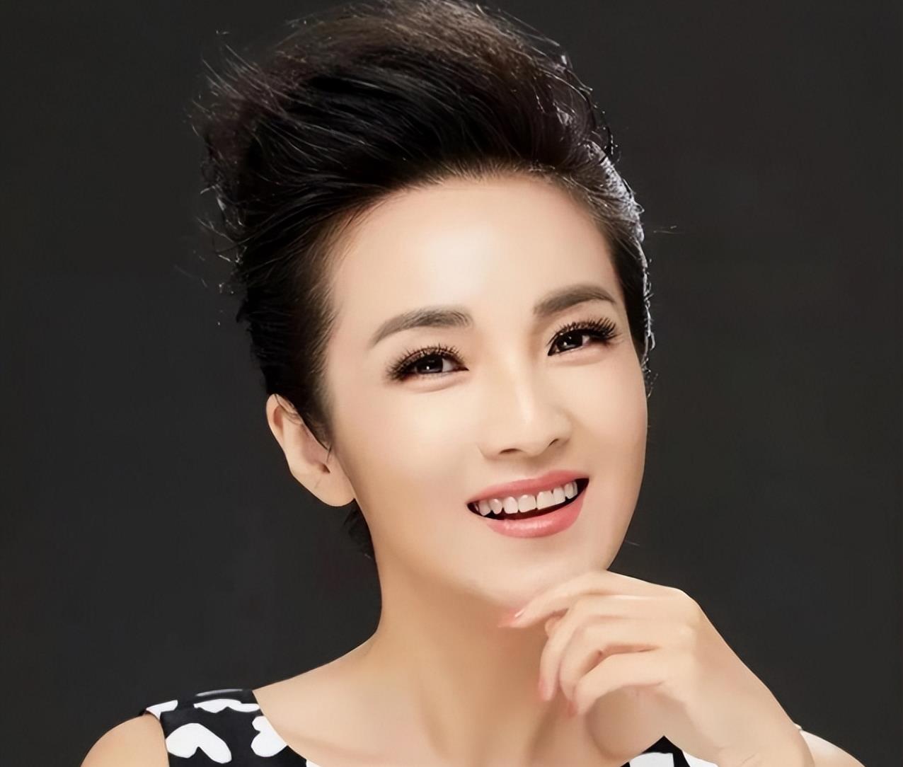 韩红和管彤结婚了吗 韩红管彤婚纱照 